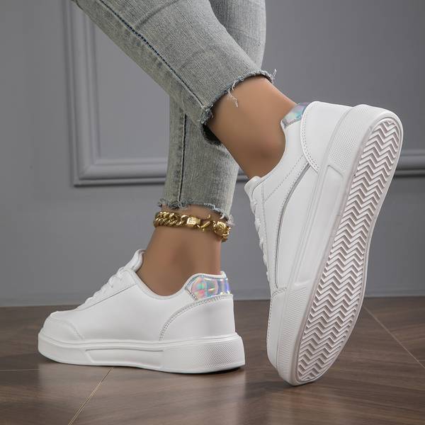 Sneakers Femme en Cuir Synthétique Blanc avec Détails Métalliques 3
