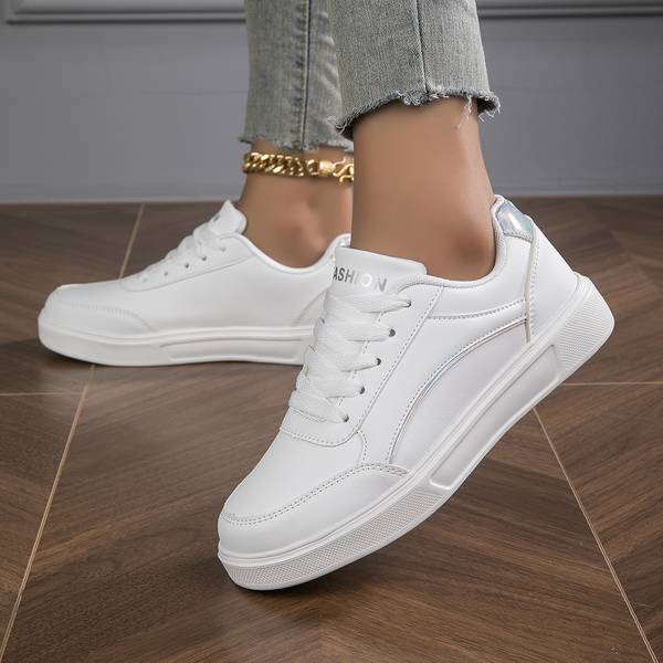 Sneakers Femme en Cuir Synthétique Blanc avec Détails Métalliques 4