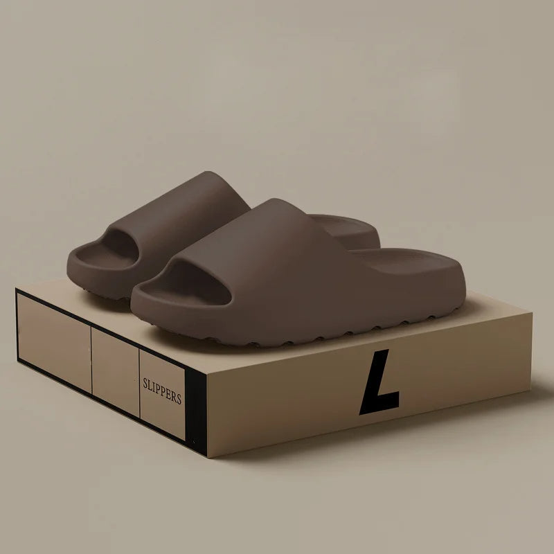 Chaussons en caoutchouc pour homme au design moderne 0